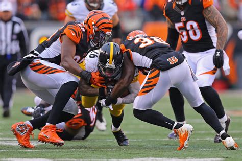 Pittsburgh Steelers vs. Cincinnati Bengals Betting Odds. The Steelers spread has seen a drastic change in line movement since the injury to Joe Burrow, originally opening at +4.5 and now currently sitting at -2. The defense is poised to make Jake Browning’s day a long one, as well as potentially seeing more success on the offensive …